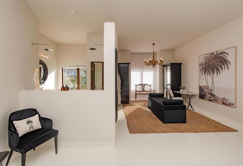 Люкс с Балконом, The Ivory Haus