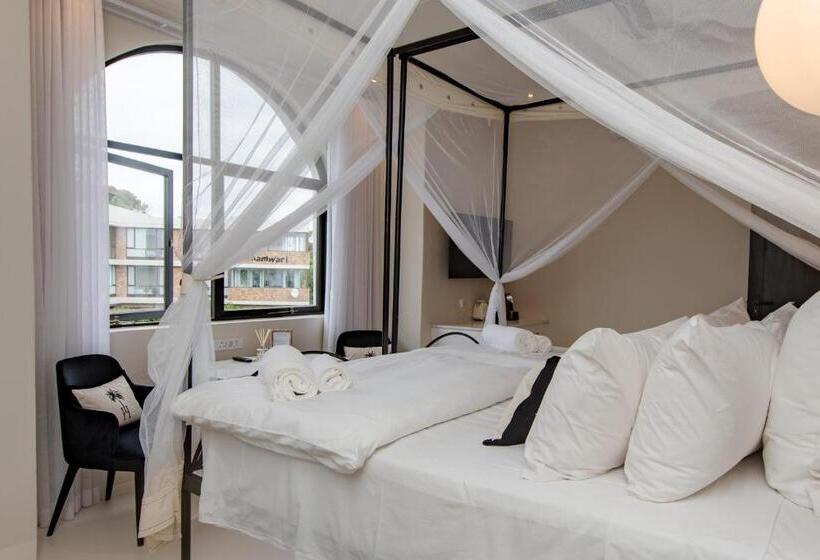 スタンダードルーム, The Ivory Haus