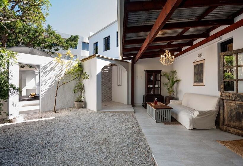 スイート, The Ivory Haus