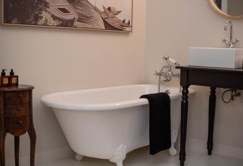 スイート, The Ivory Haus