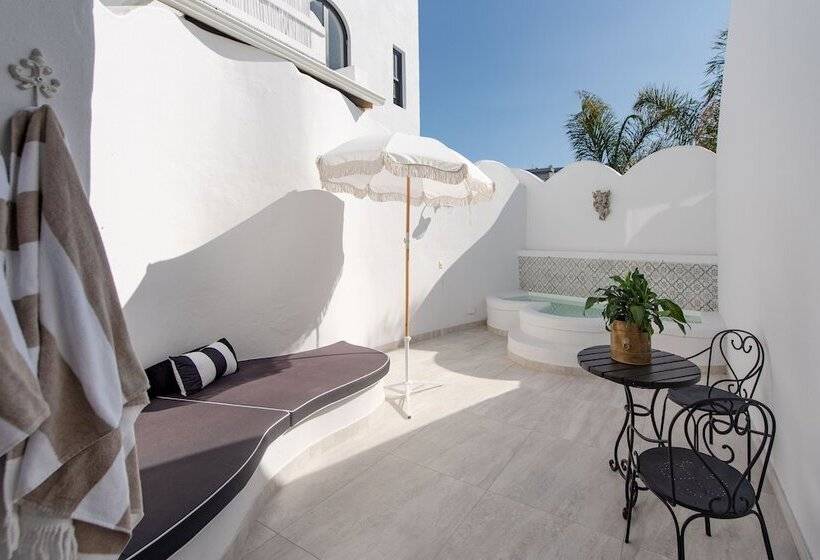 スイート, The Ivory Haus