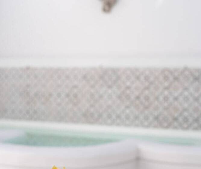 スイート, The Ivory Haus