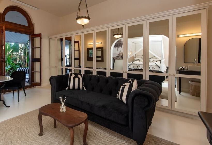 Люкс, The Ivory Haus