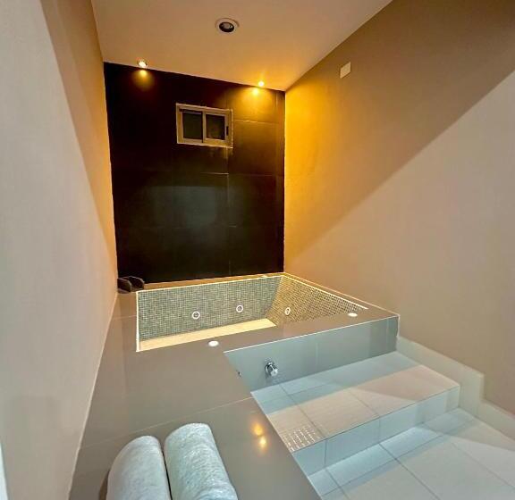 キングサイズベッドのデラックススイート, Zibahún