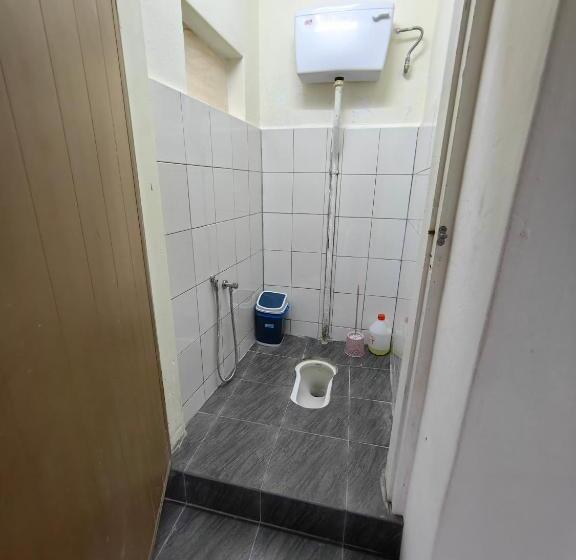 标准单人间共用浴室, 22a Hostel