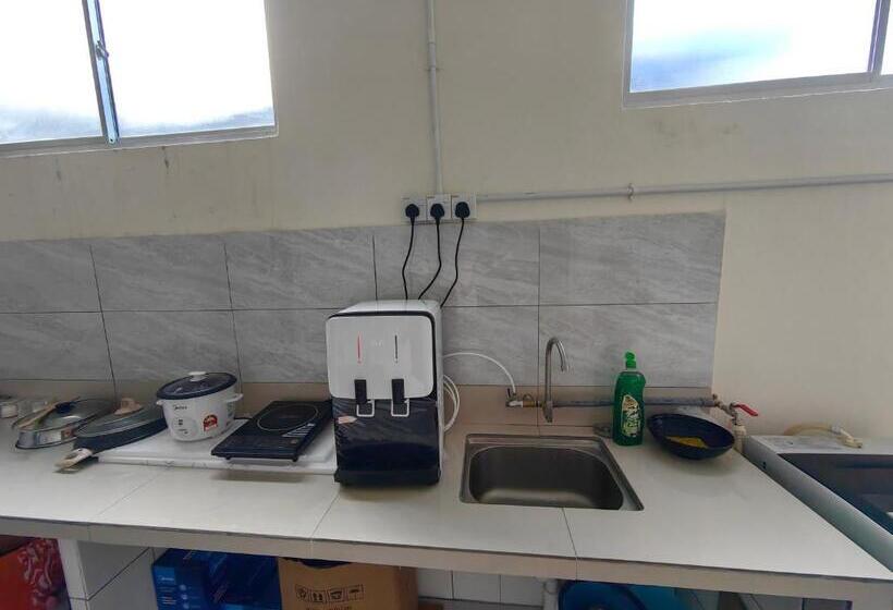 标准单人间共用浴室, 22a Hostel