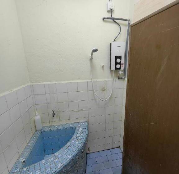 带共用浴室的标准房间, 22a Hostel