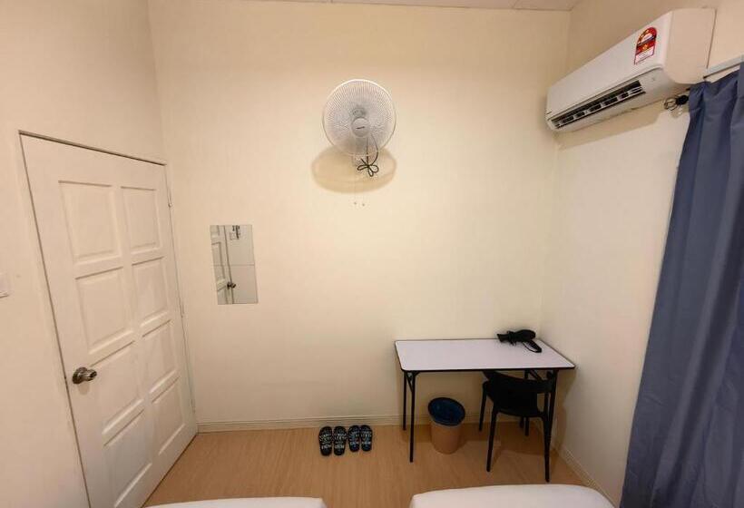标准单人间共用浴室, 22a Hostel