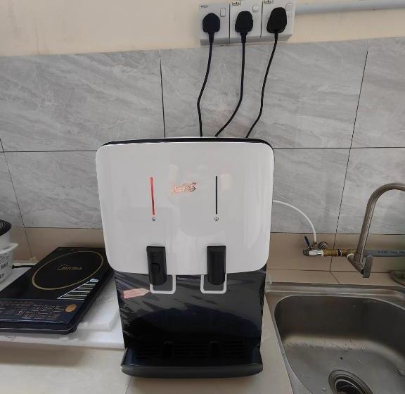 标准单人间, 22a Hostel