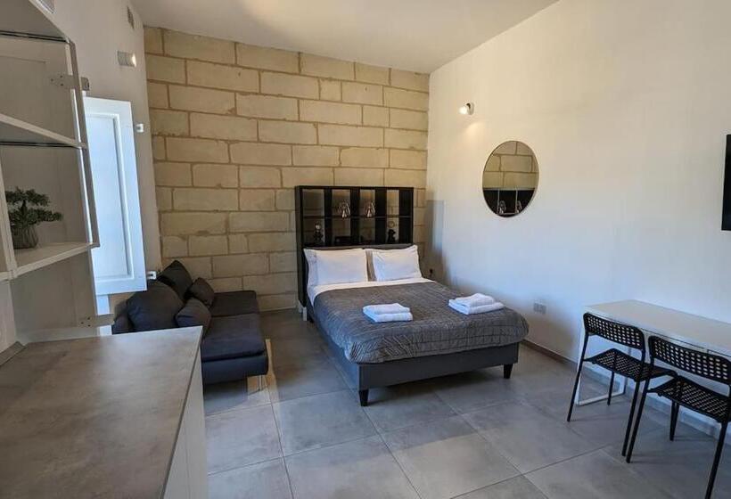 اتاق لوکس با بالکن, Casa Cospicua Knight Residency