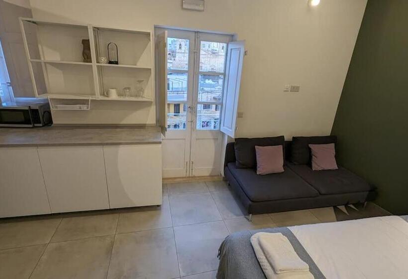 اتاق لوکس با بالکن, Casa Cospicua Knight Residency