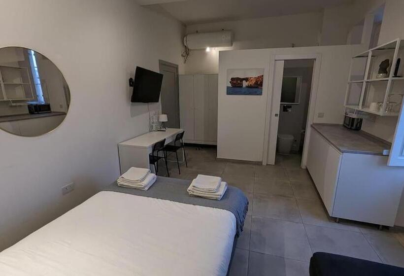 اتاق لوکس با بالکن, Casa Cospicua Knight Residency