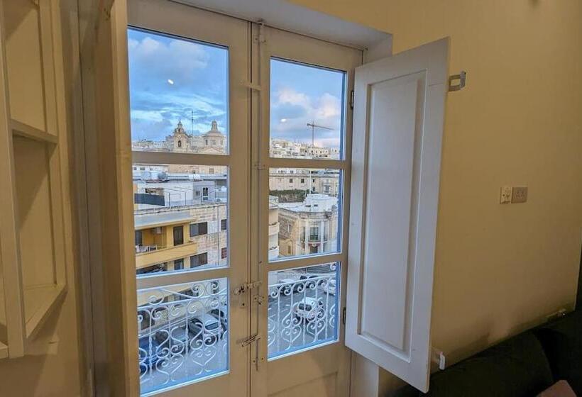 اتاق لوکس با بالکن, Casa Cospicua Knight Residency