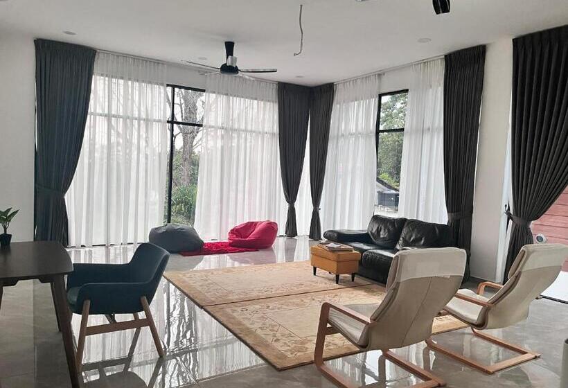 Family Suite, Jenderam Hill Villa