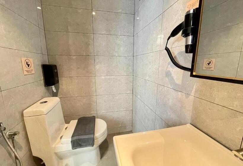 اتاق لوکس چهار تخته, Brynton At Centrum