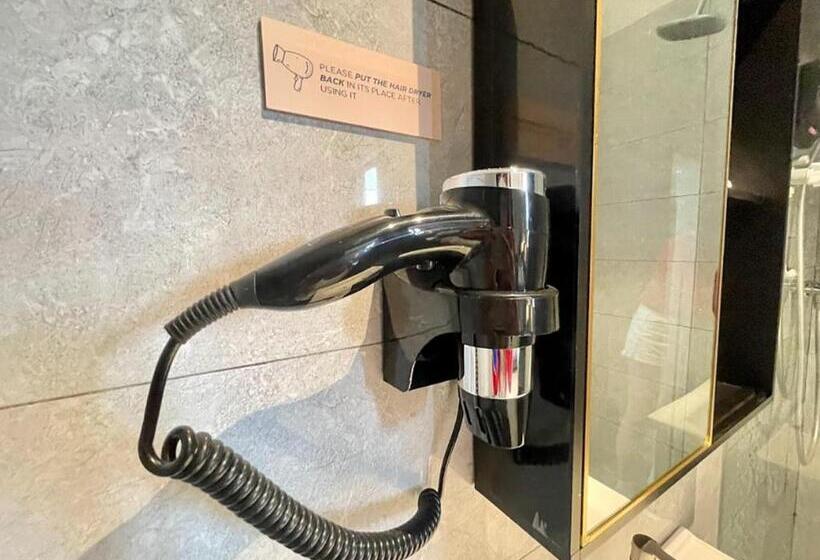 デラックストリプルルーム, Brynton At Centrum