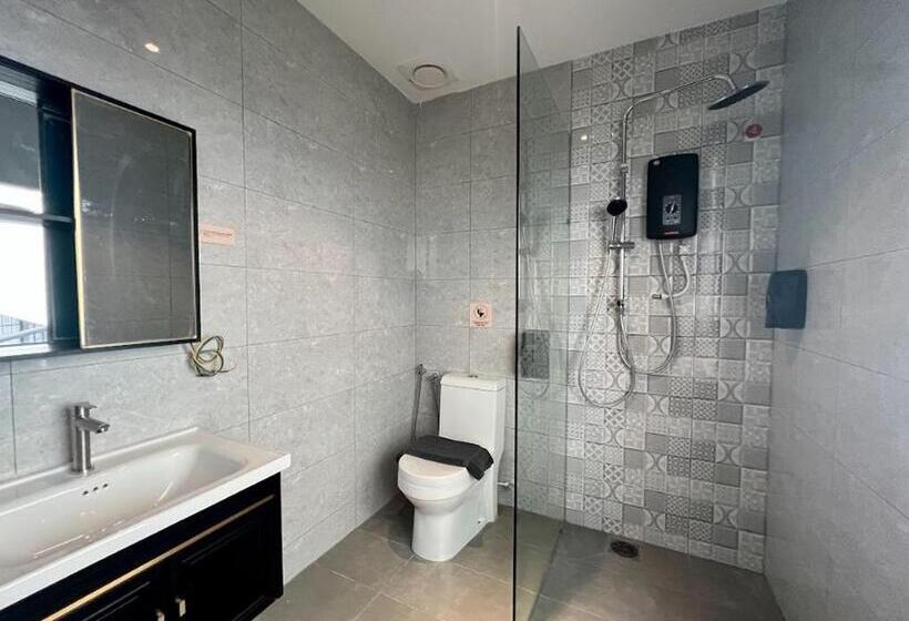 デラックストリプルルーム, Brynton At Centrum