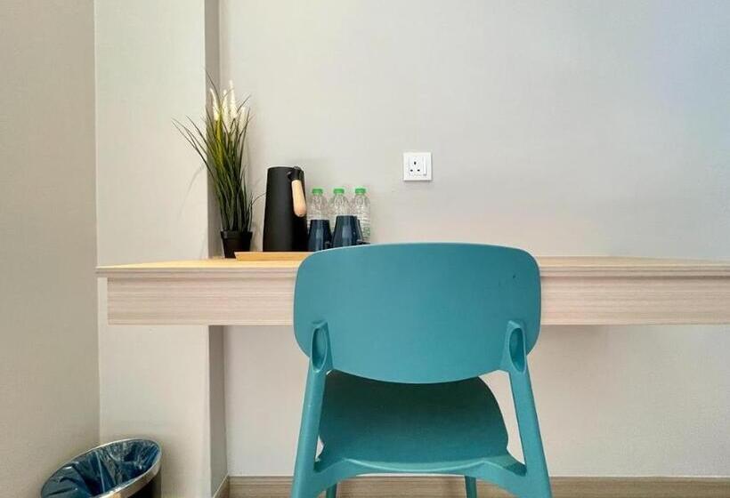 デラックストリプルルーム, Brynton At Centrum