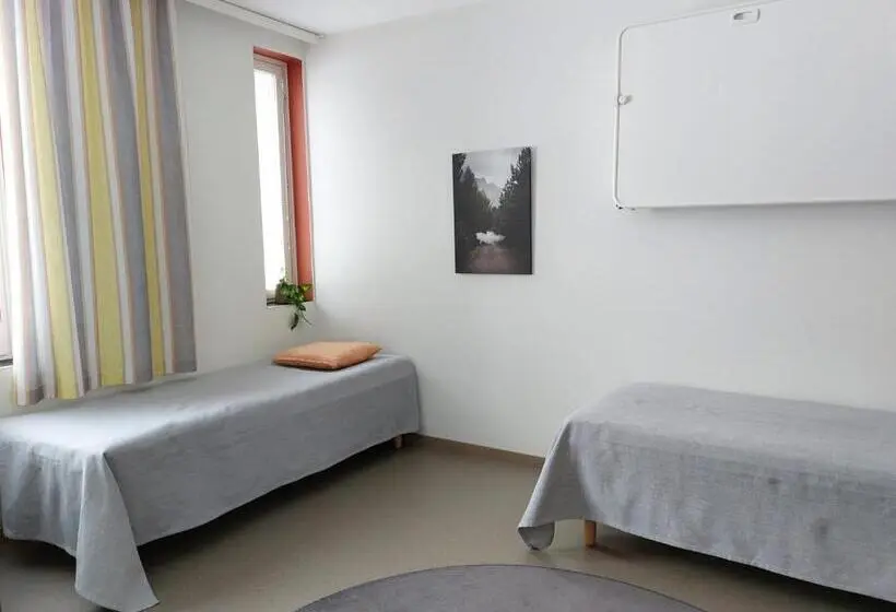 バスルーム共有のトリプルスタンダード, Hostel Teopolis