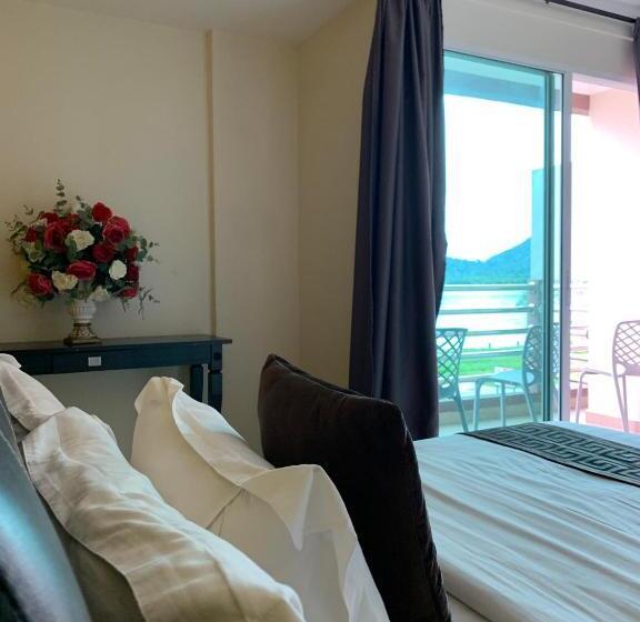 חדר פרמיום לארבעה, Lumuda