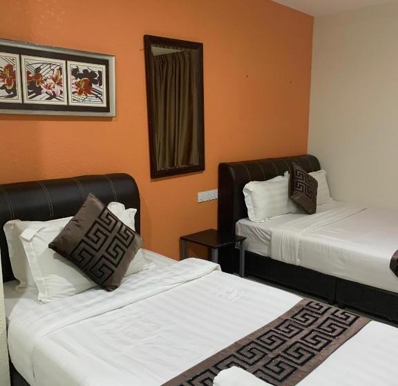 חדר אקזקיוטיב לשלושה, Lumuda