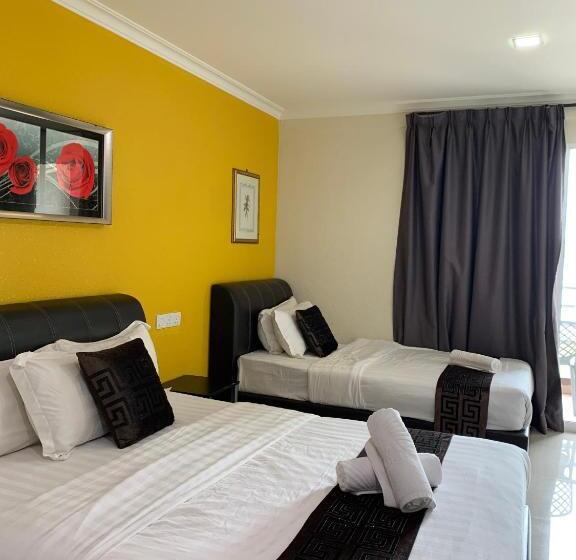 חדר אקזקיוטיב לשלושה, Lumuda