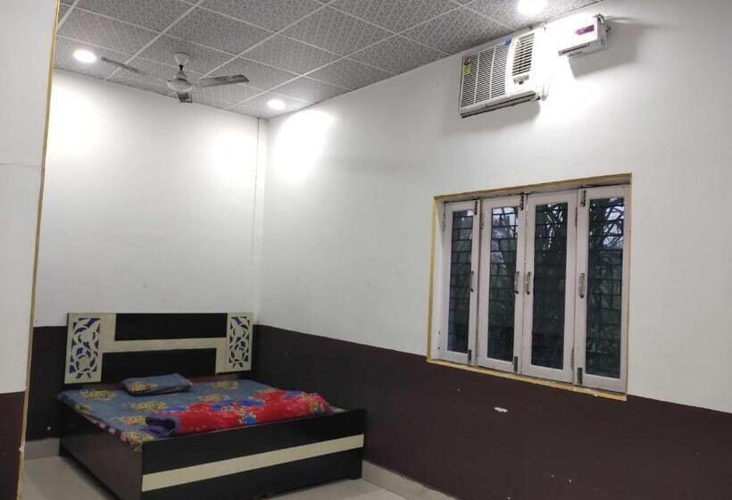 三人经典房间, Oyo D. G. S. Farms