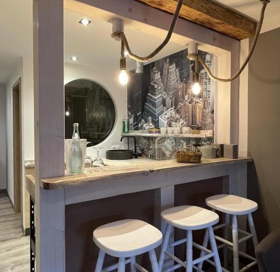 デラックスルーム, Sleep And Eat