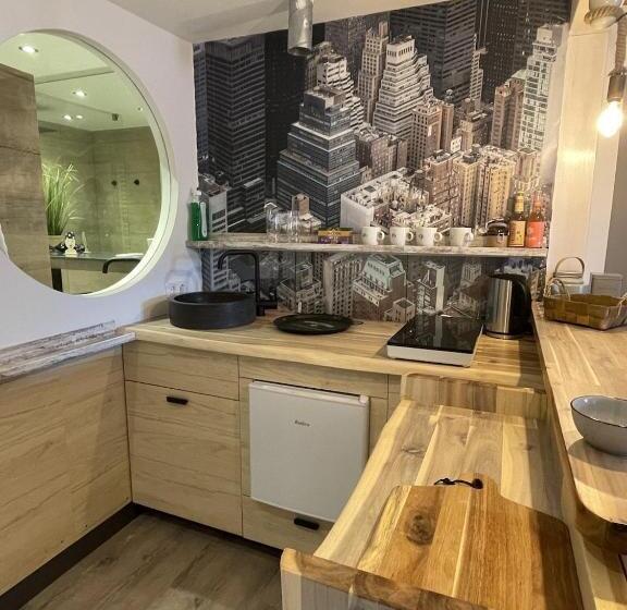 デラックスルーム, Sleep And Eat