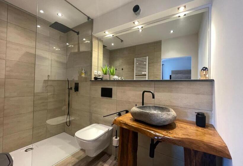 キングサイズベッドのデラックススイート, Sleep And Eat