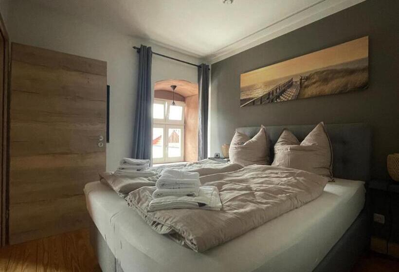 Люкс Deluxe Кровать Кинг, Sleep And Eat