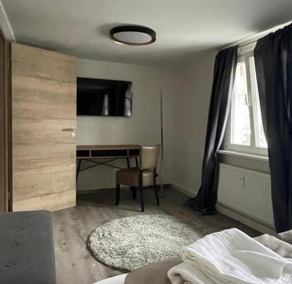 バス共有のスタンダードルーム, Sleep And Eat