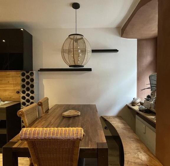 バス共有のスタンダードルーム, Sleep And Eat