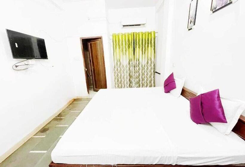 Triple Classic Room, Oyo Hotel Queen Palace