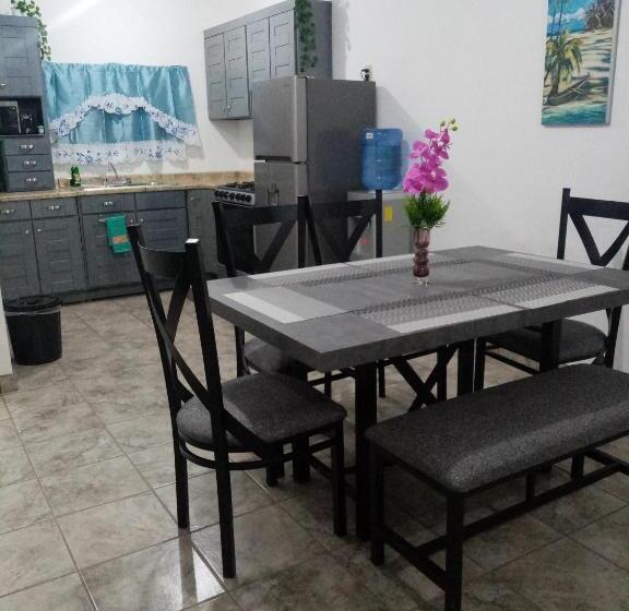 3间卧室的房子, Casa Y Estudios Manzanilla