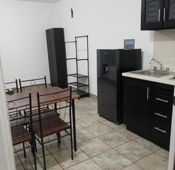 标准工作室, Casa Y Estudios Manzanilla