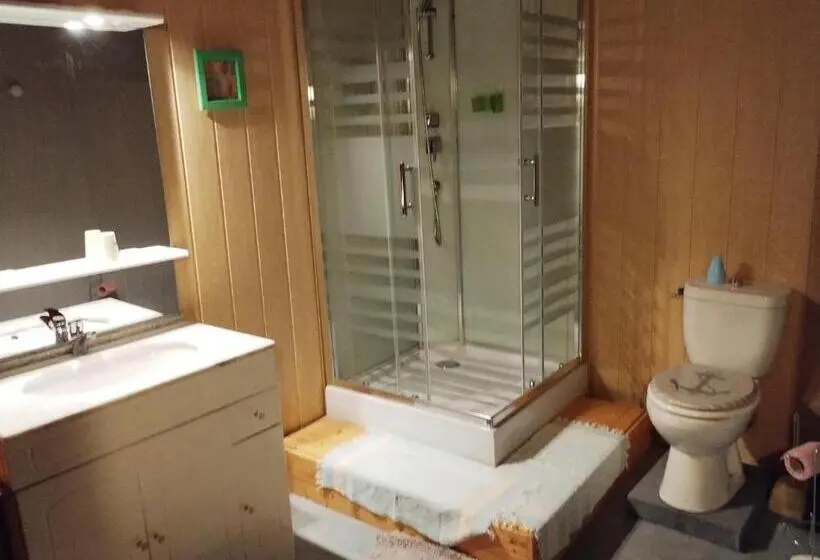 スタンダードルーム, Auberge Hôtel Chambre Tout Confort B B Et Restaurant Les Colombes