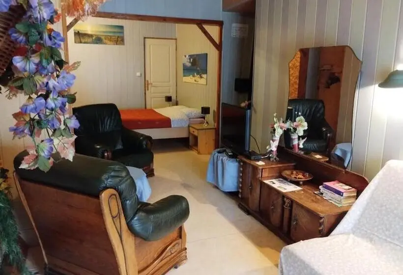 スタンダードルーム, Auberge Hôtel Chambre Tout Confort B B Et Restaurant Les Colombes