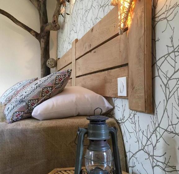 Номер Deluxe, Les Hôtes Du Ranquet