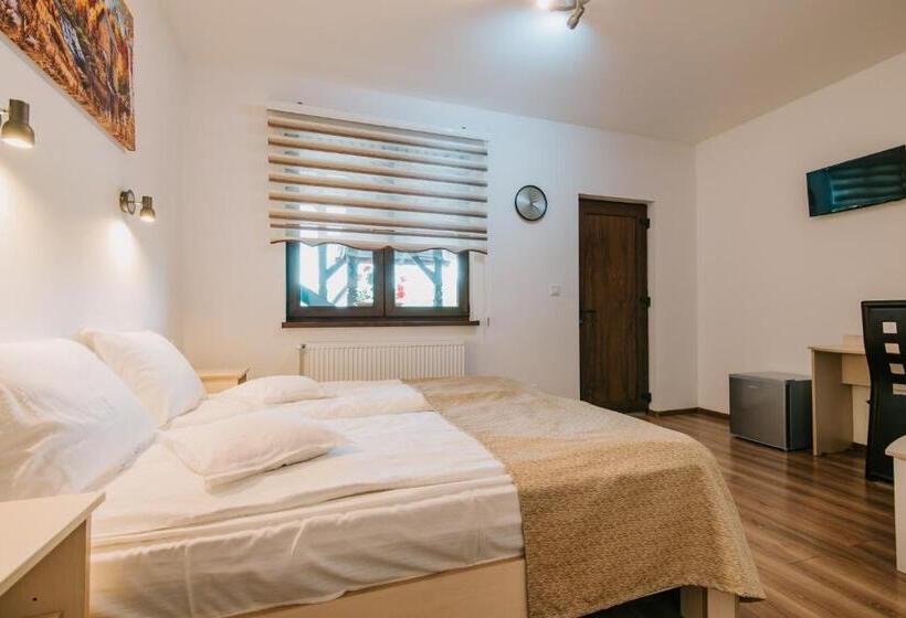 חדר משפחתי, Pensiunea Biz Panzió