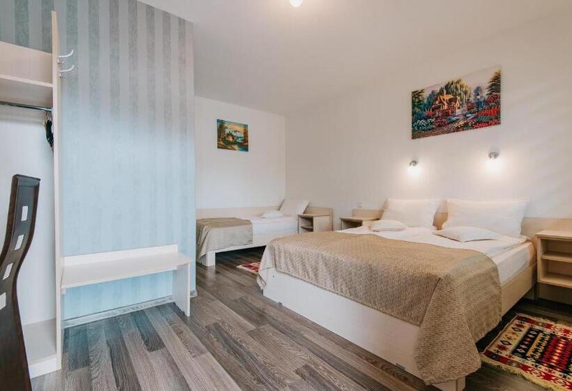 חדר משפחתי, Pensiunea Biz Panzió