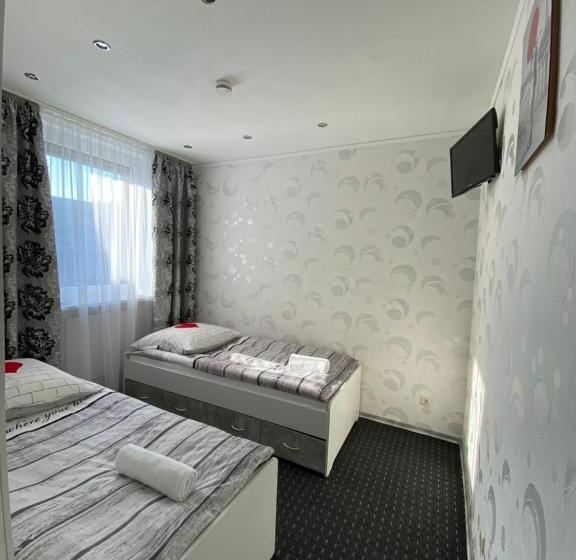 اتاق عادی, Artur