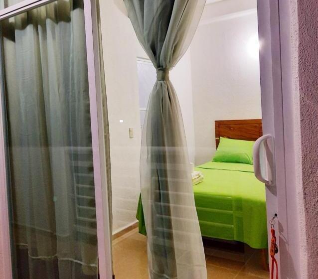 غرفة قياسية مطلّة علي البحر, Cataviento