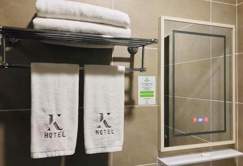 חדר דלוקס, K