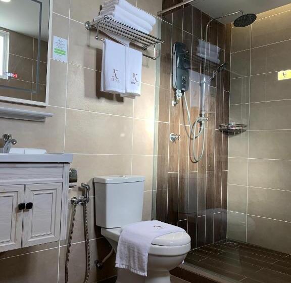 חדר משפחתי, K