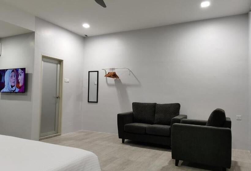 חדר משפחתי דלוקס, L