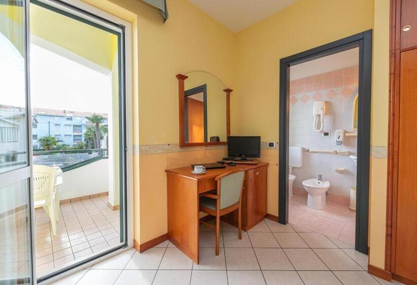 اتاق استاندارد سه نفره, Roma Sul Mare