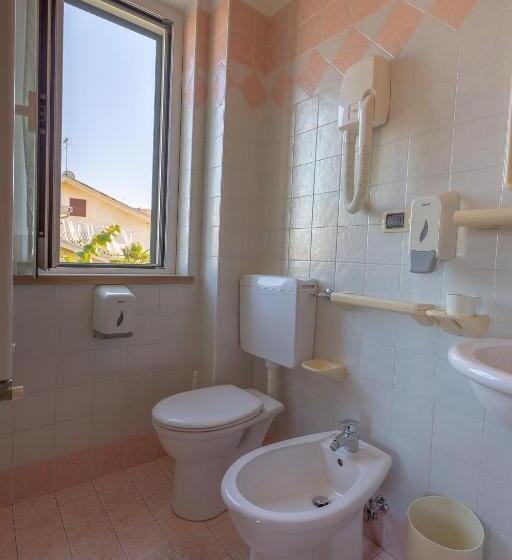 غرفة قياسية ثلاثية, Roma Sul Mare