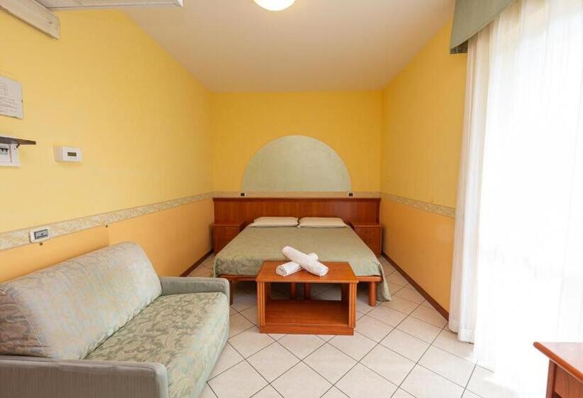 اتاق استاندارد سه نفره, Roma Sul Mare