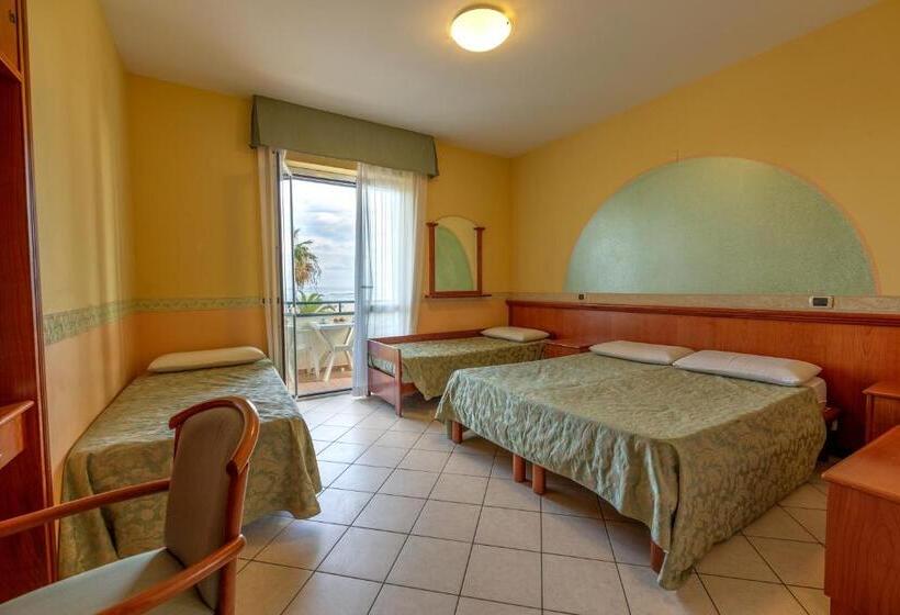 غرفة ديلوكس رباعية, Roma Sul Mare